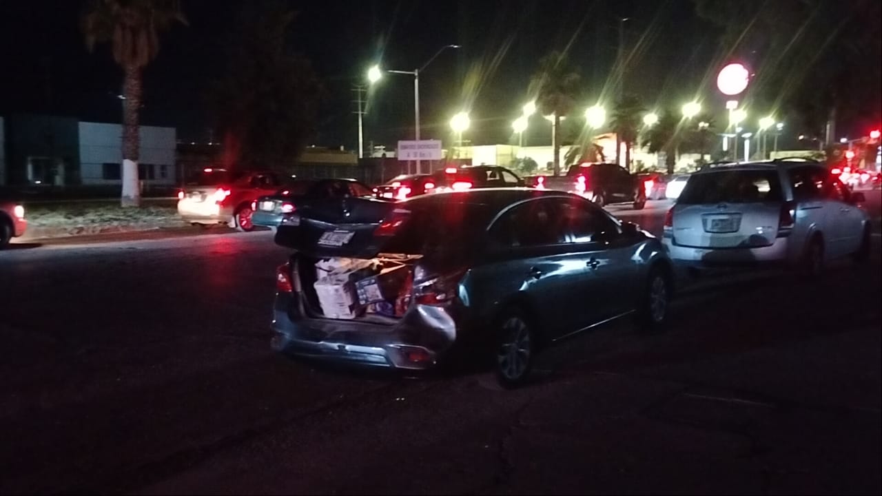 Conductor ebrio provoca fuerte choque en la Fernando Baeza; una menor recibió atención de paramédicos