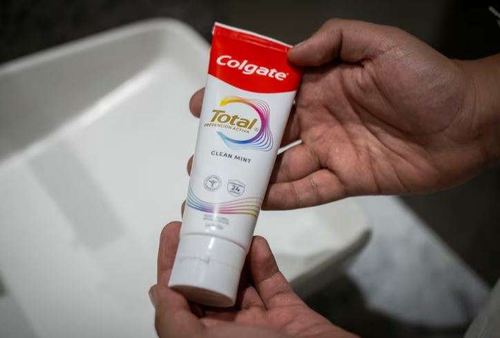 La alerta sanitaria por el dentífrico Colgate Total Clean Mint se extiende
