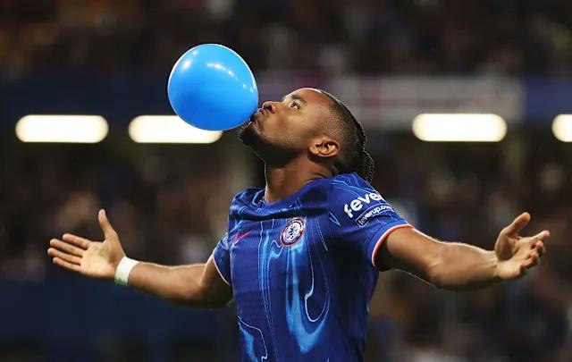 Nuevo socio para Santi Giménez: Christopher Nkunku al AC Milan