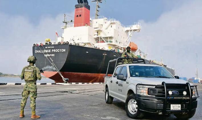 Cesan a jefes de aduanas por huachicol