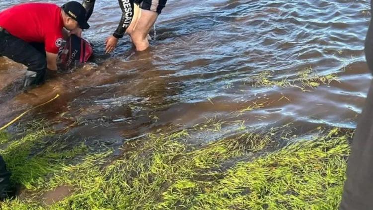 Intentó salvar a su hija de 13 años y ambos murieron ahogados