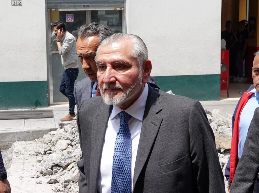 Asocian a Adán Augusto López con traficante de combustible en declaración ministerial