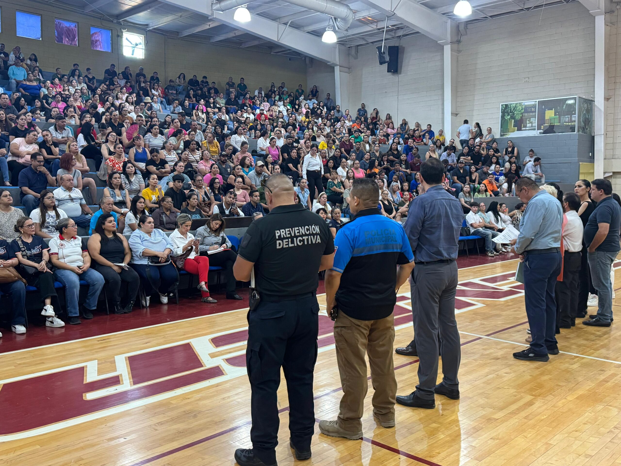 Refuerzan padres y autoridades plan conjunto de seguridad en la Secundaria Técnica 52