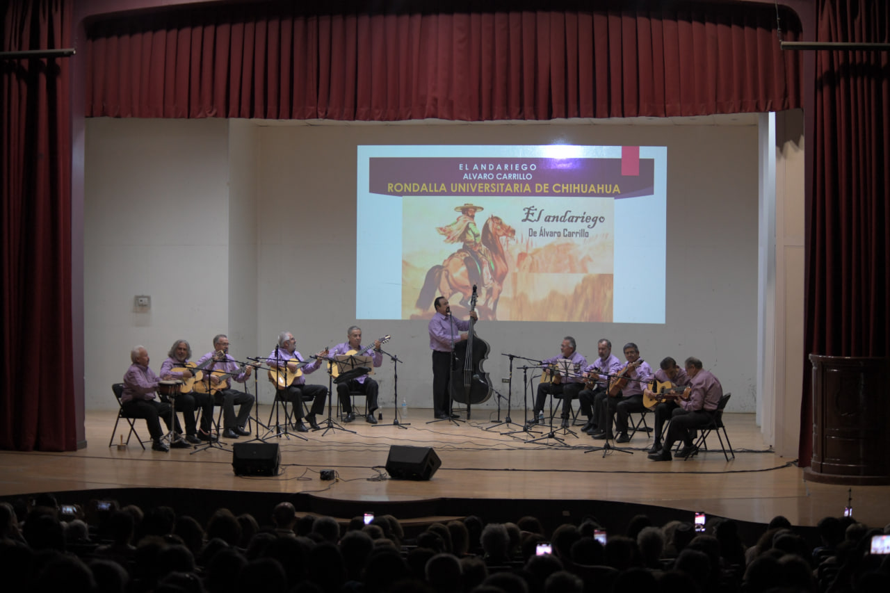 Noche Bohemia con la Rondalla Universitaria de Chihuahua en el 48.º aniversario del SPAUACH