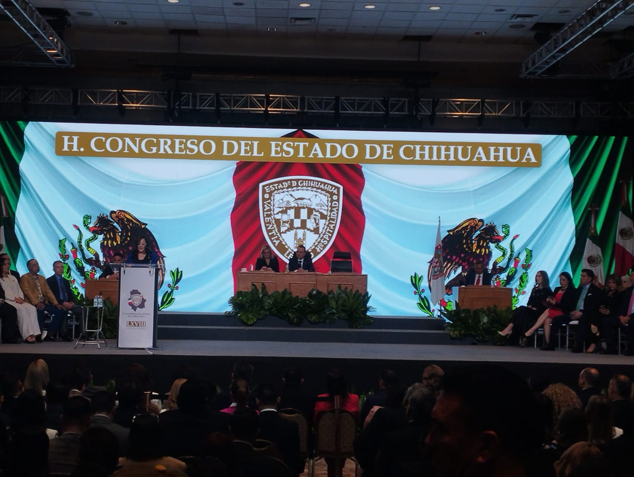 Sesiona Congreso y toman protesta nuevos integrantes del Poder Judicial