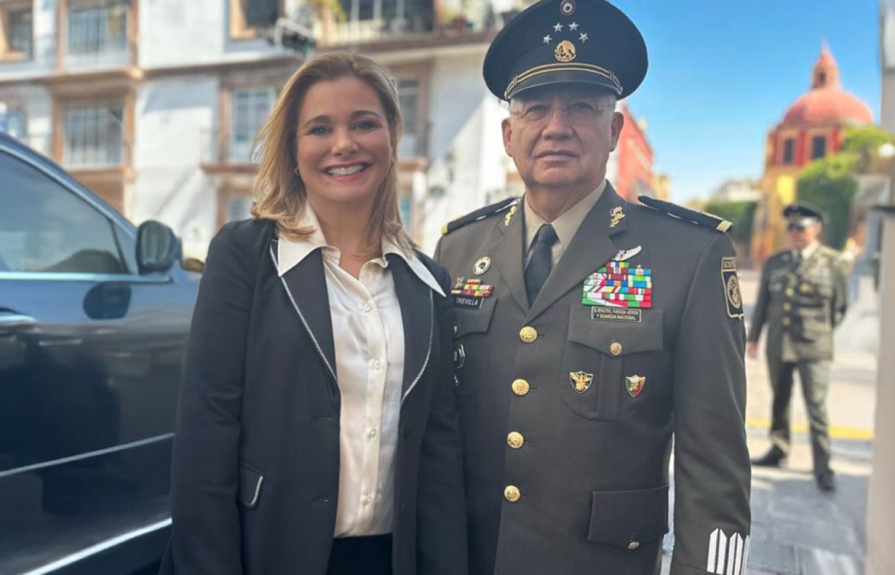 Se reúne Maru Campos con secretario de la Defensa