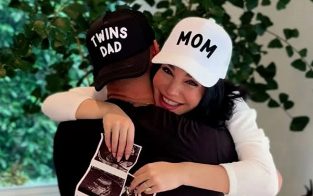 Revelan Martha Higareda y Lewis Howes el género de sus gemelos