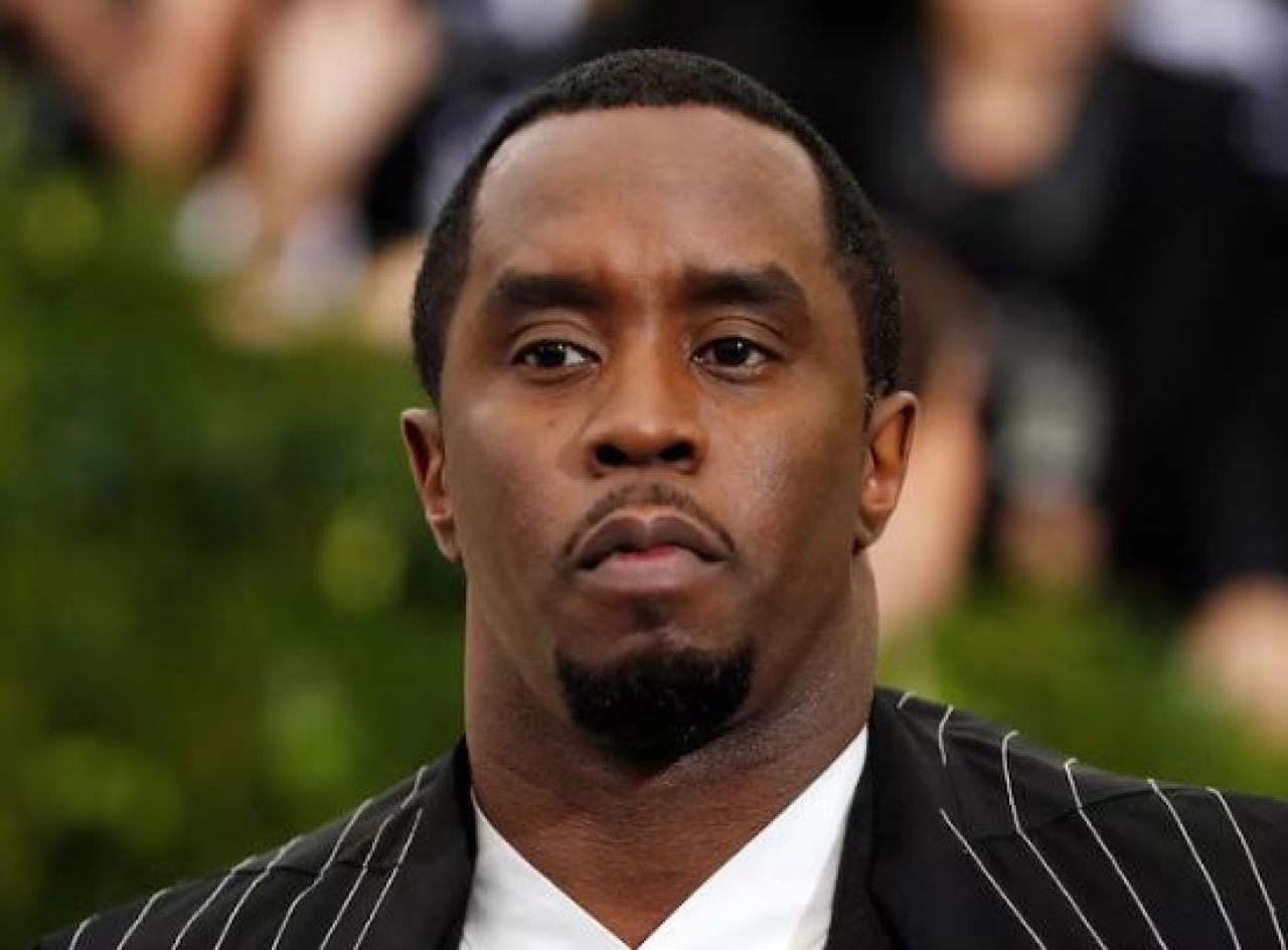 Pide defensa de Sean «Diddy» pena menor por delitos ligados a la prostitución