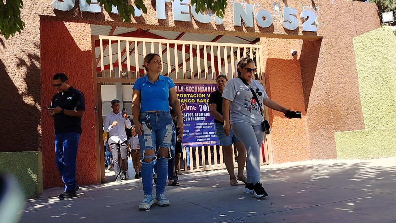 Se manifiestan padres de familia de la Técnica 52; exigen transparencia y seguridad tras ataque