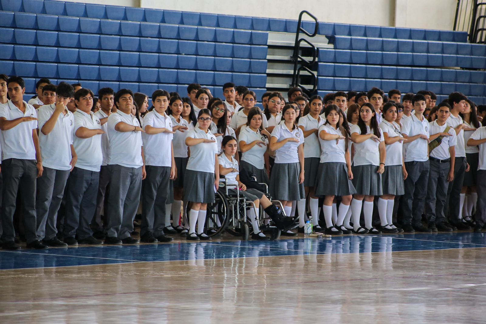 Apoya Estacionómetros a jóvenes que requieren beca para culminar sus estudios en la Prepa 20-3