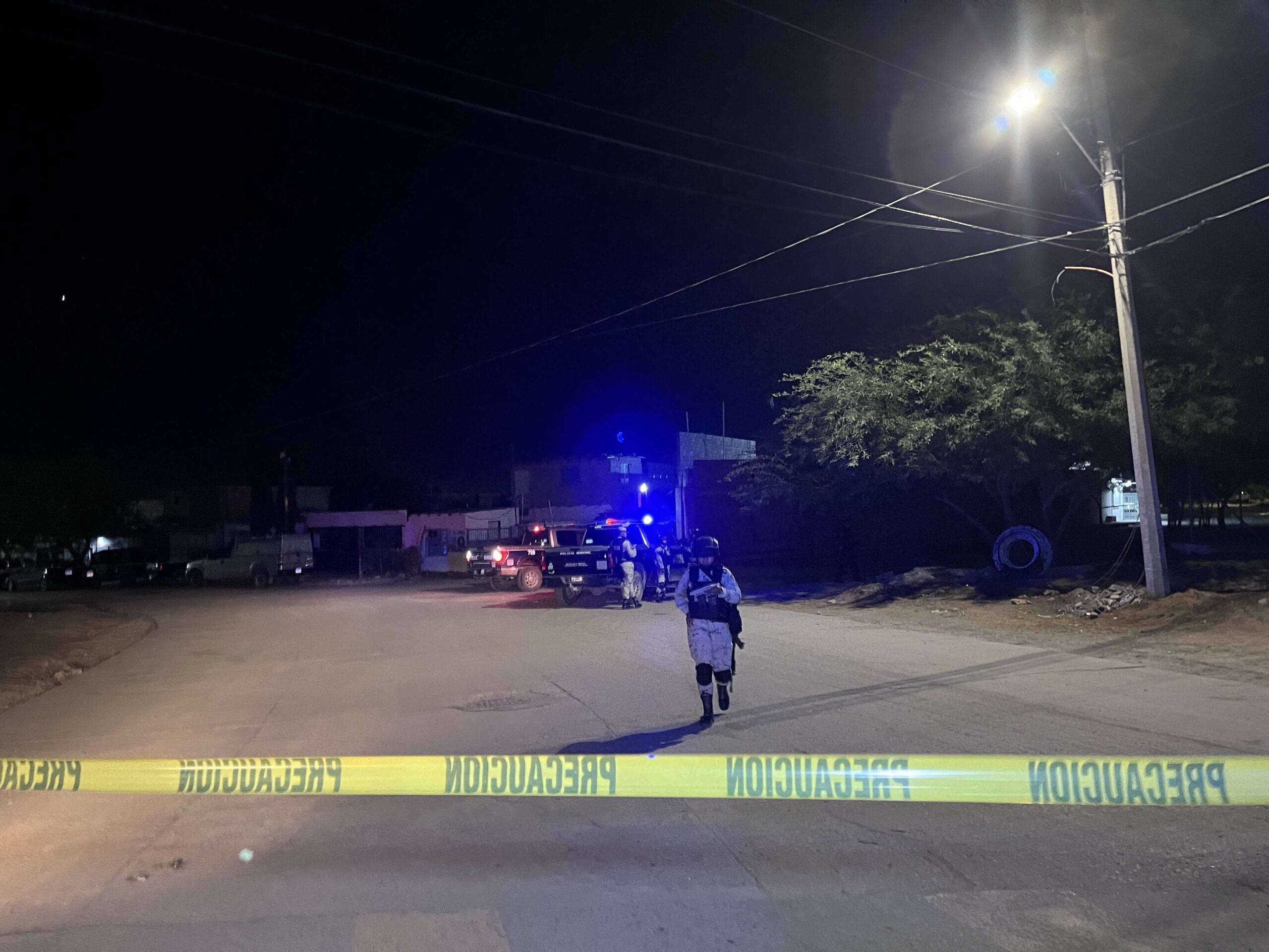 Hallan cuerpo envuelto en cobijas