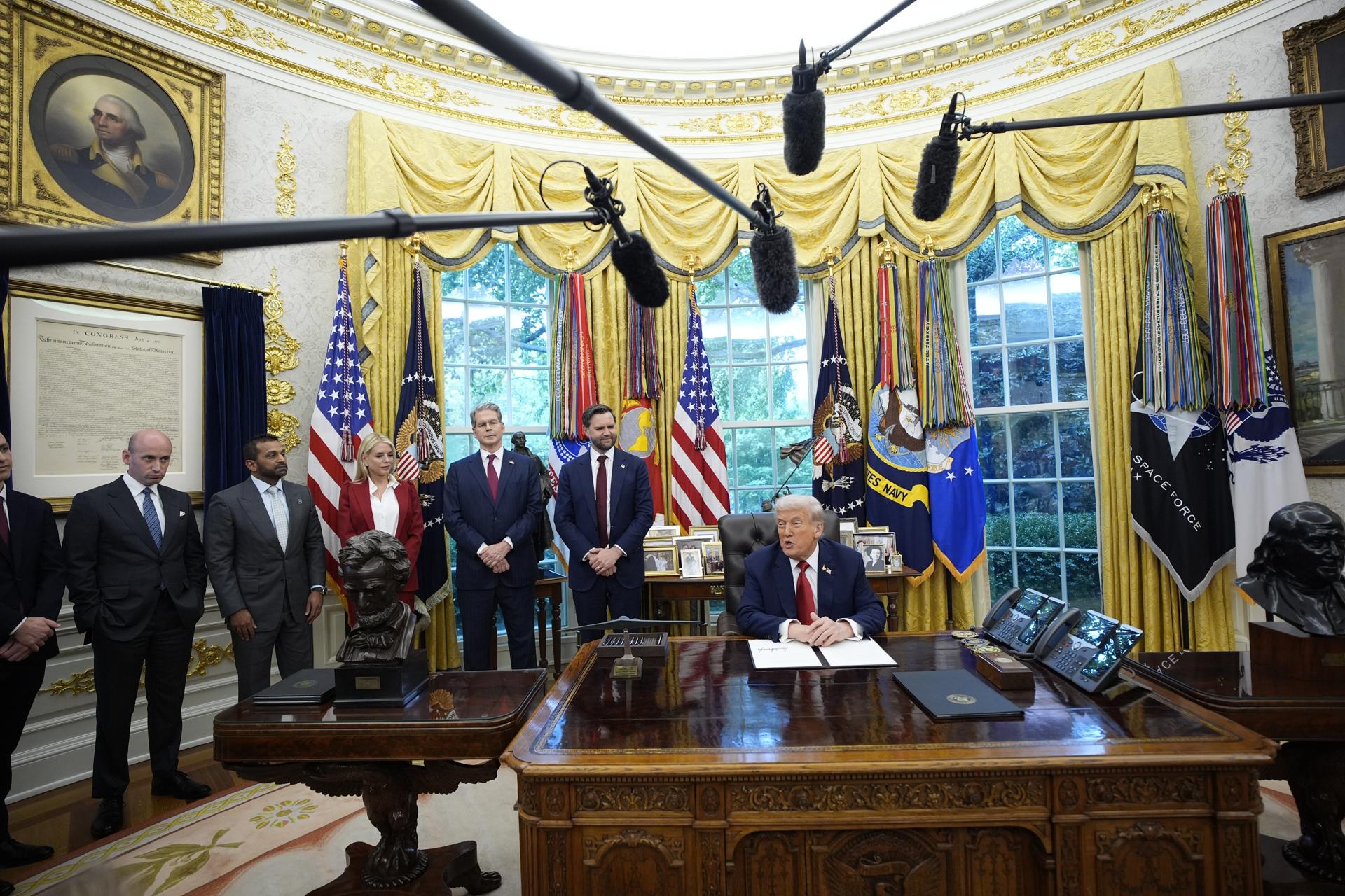 Trump impondrá aranceles del 100% a los medicamentos importados