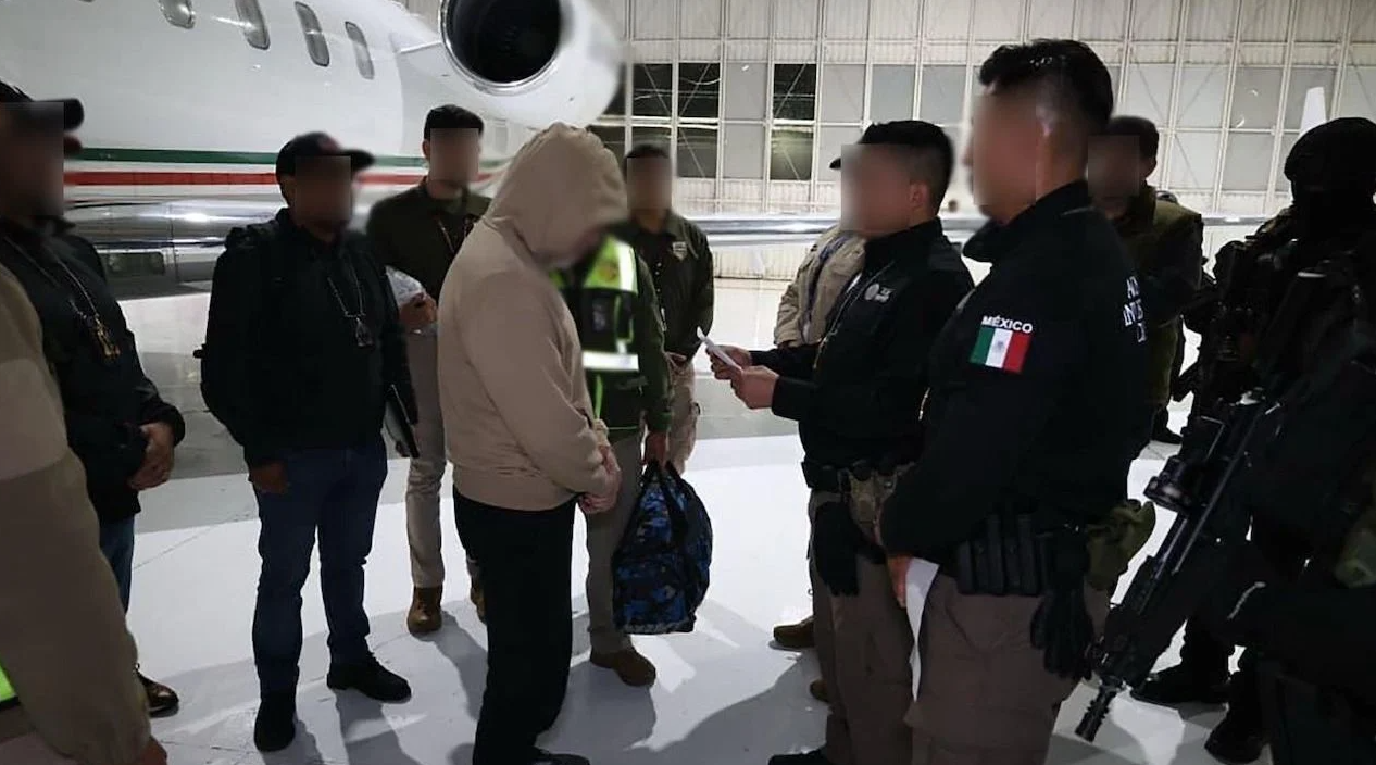 Bermúdez Requena llega a Toluca; cumplen orden de arresto en su contra