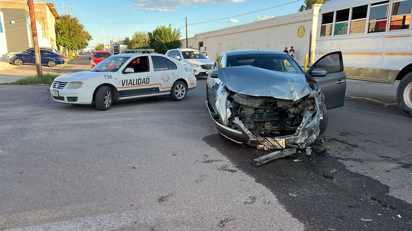 Daños por 150 mil tras fuerte choque en el sector sur