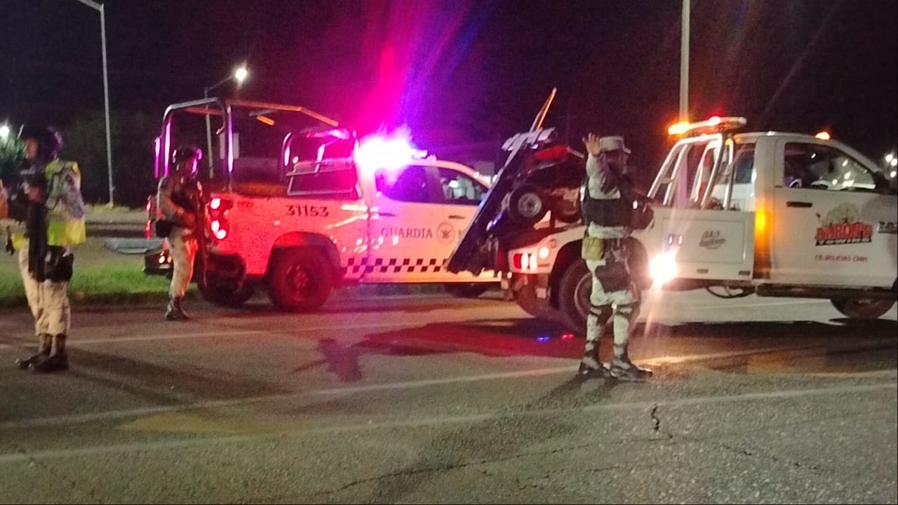 Después de 4 horas y media liberaron la carretera federal tras volcadura de tráiler con vacas
