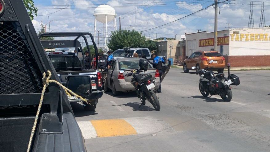 Huyeron en vehículo tras riña y fueron localizados horas más tarde; les hallaron hierba verde