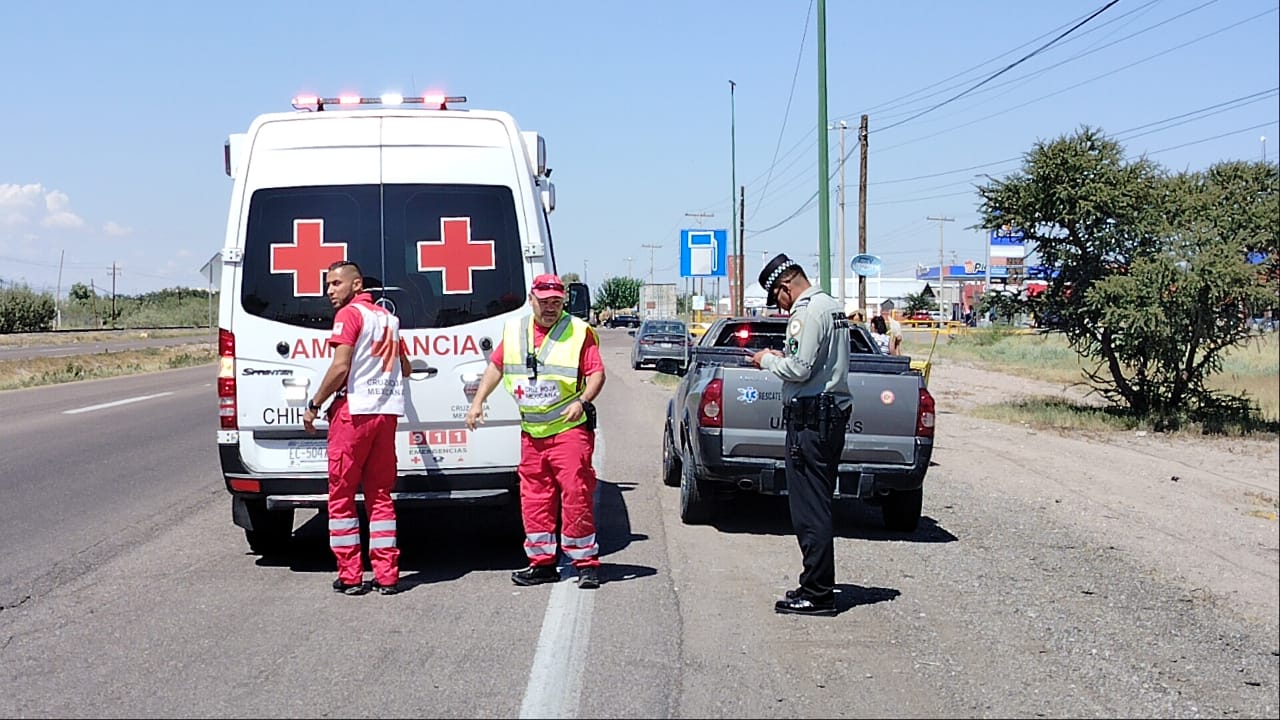 Trasladó Cruz Roja a motociclista tras percance vial en la carretera