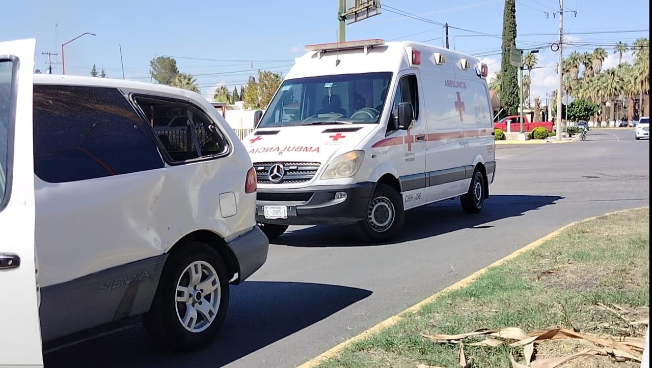 Impactan moto y camioneta en la avenida Agricultura y Río Florido oriente