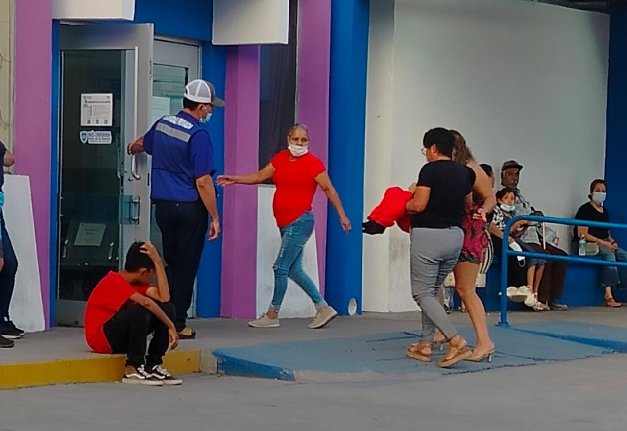 Trasladan a menor lesionado en vehículo particular al hospital