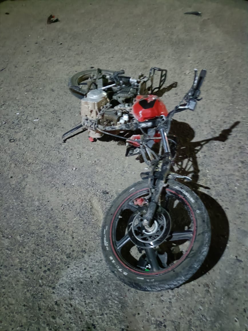 Trasladan a joven motociclista lesionado tras accidente en Lázaro Cárdenas