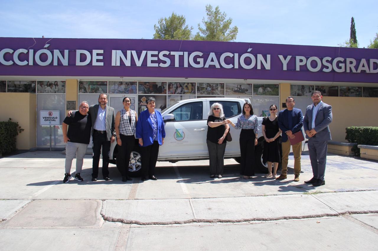 Entrega de vehículo oficial al Cuerpo Académico CA-UACH 146 «Literatura y cultura del norte de México»