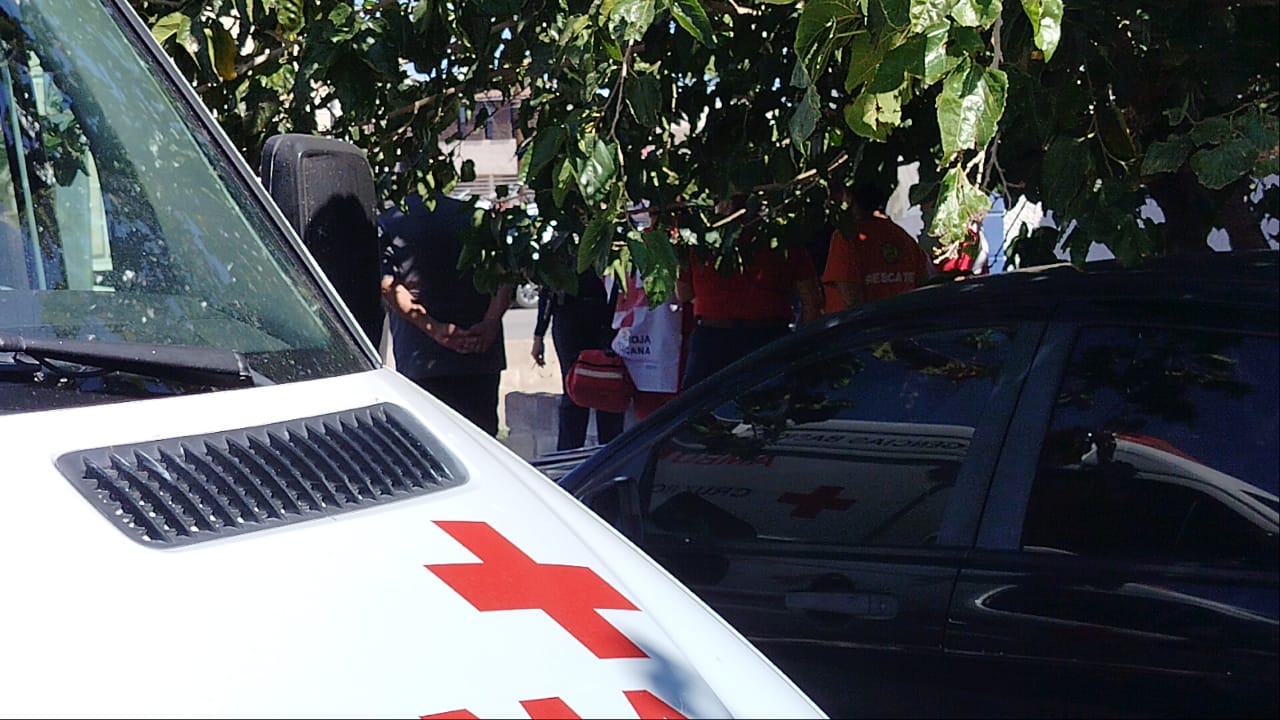 Motociclista resultó lesionado tras chicar en el sector sur; vehículo omitió alto