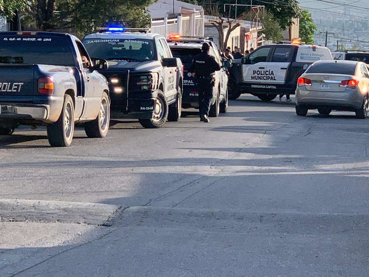 Encuentra a su hermano colgado en su casa