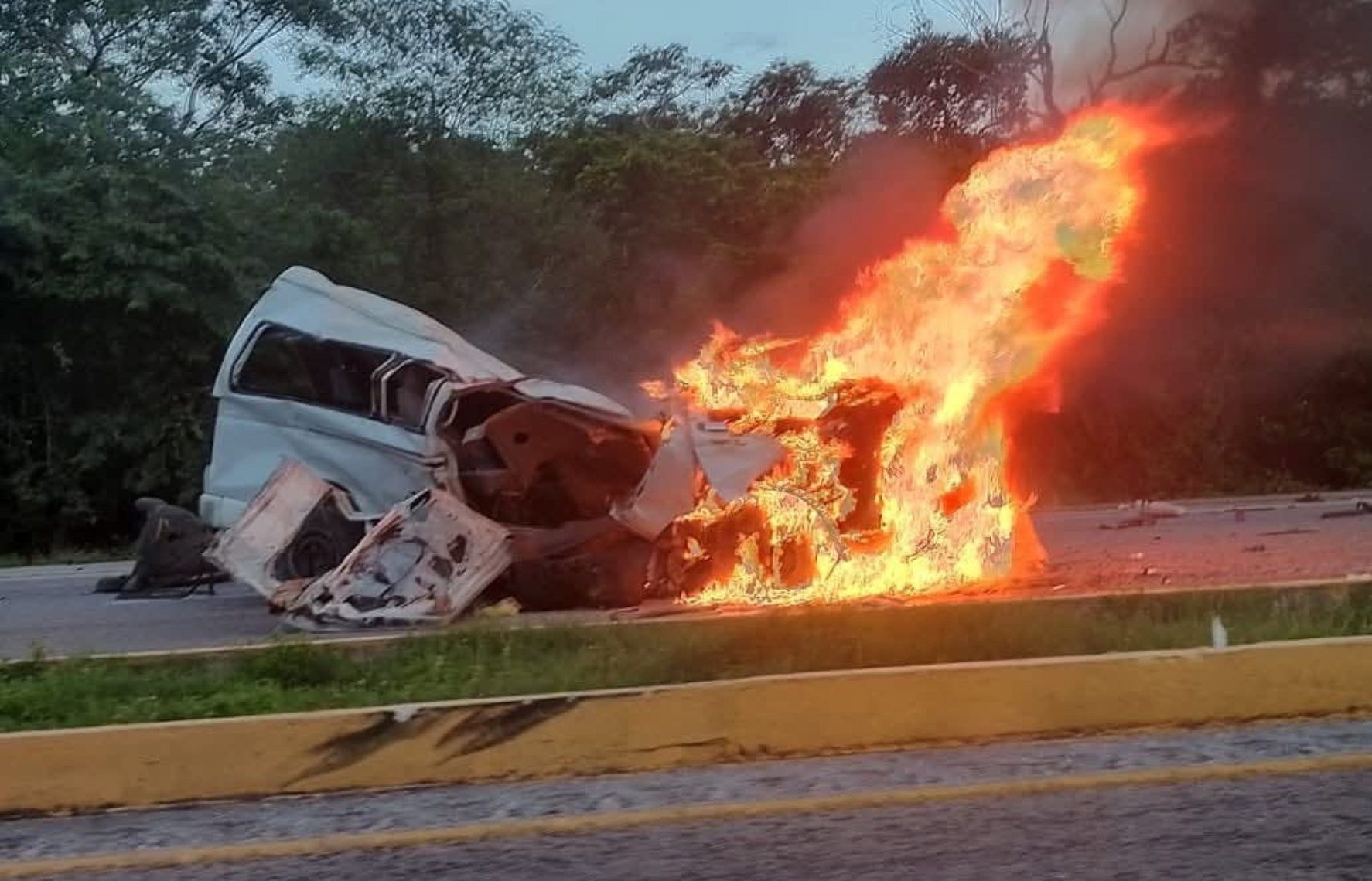 Accidente en la carretera Mérida-Campeche deja al menos 15 muertos