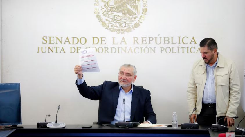 Adán Augusto López aclara que pagó casi 23 mdp en impuestos y sostiene que sabe quién está en su contra