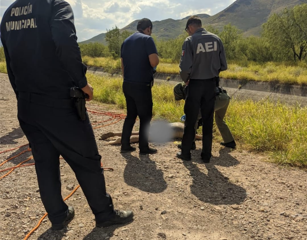 Localizan cuerpo de hombre flotando en canal de riego en Rosales