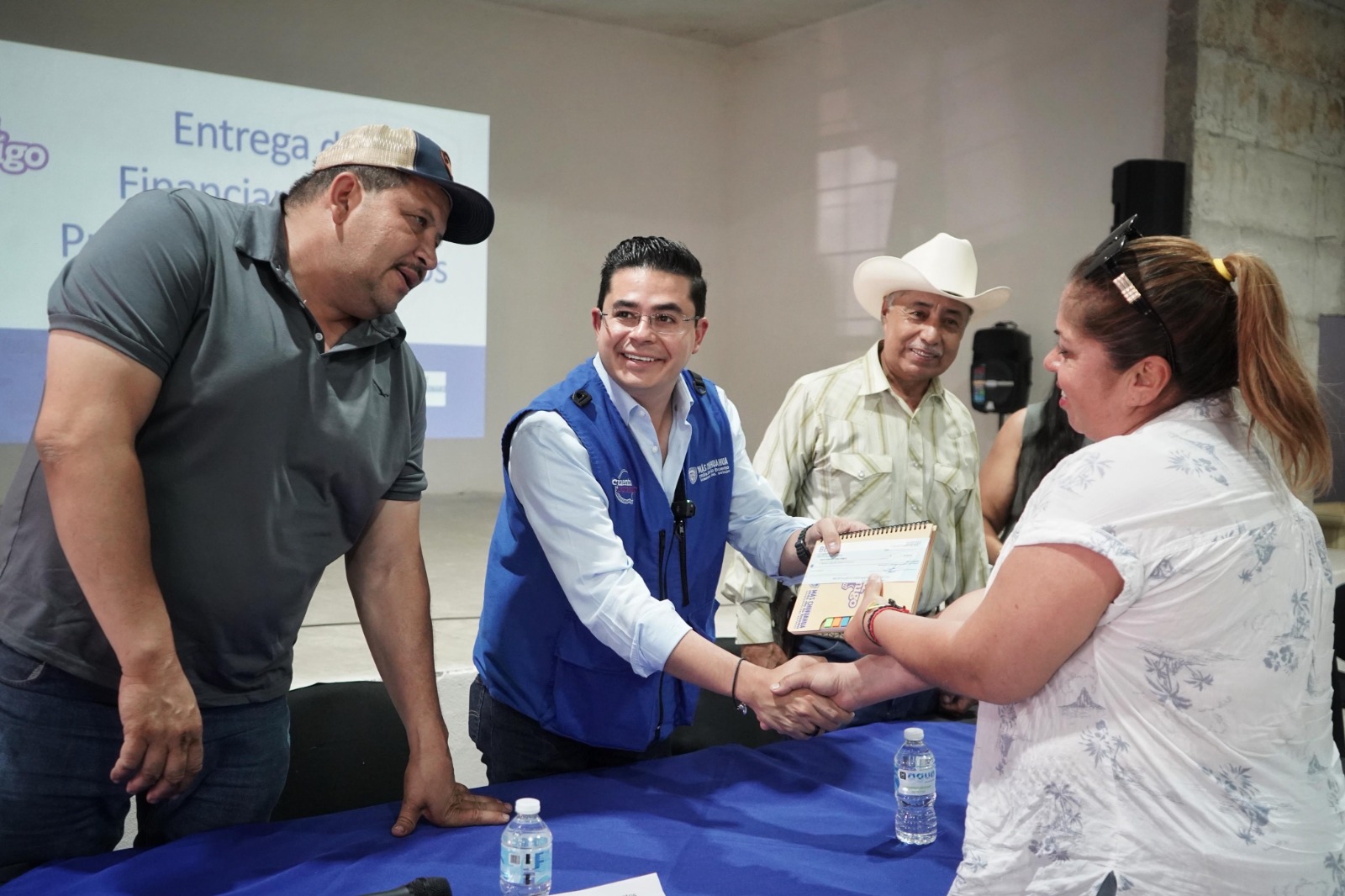 Entrega Gobierno del Estado más de 550 mil pesos en apoyos a emprendedores de Camargo