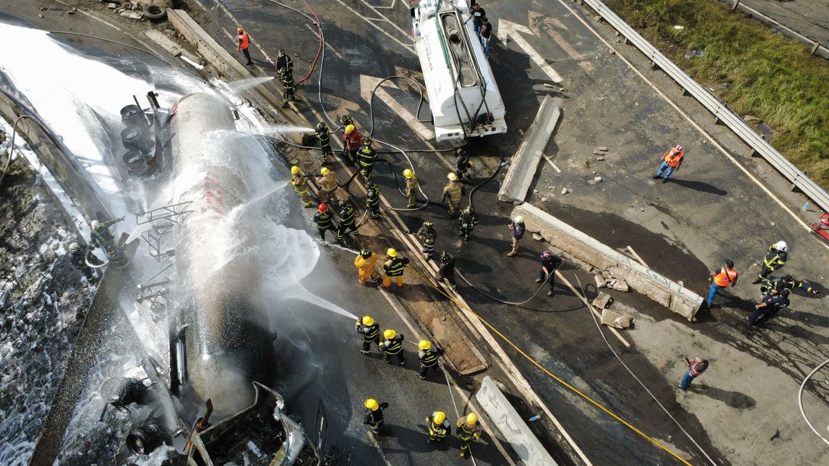 Llega a 20, la cifra de muertos por explosión de pipa de gas en Iztapalapa