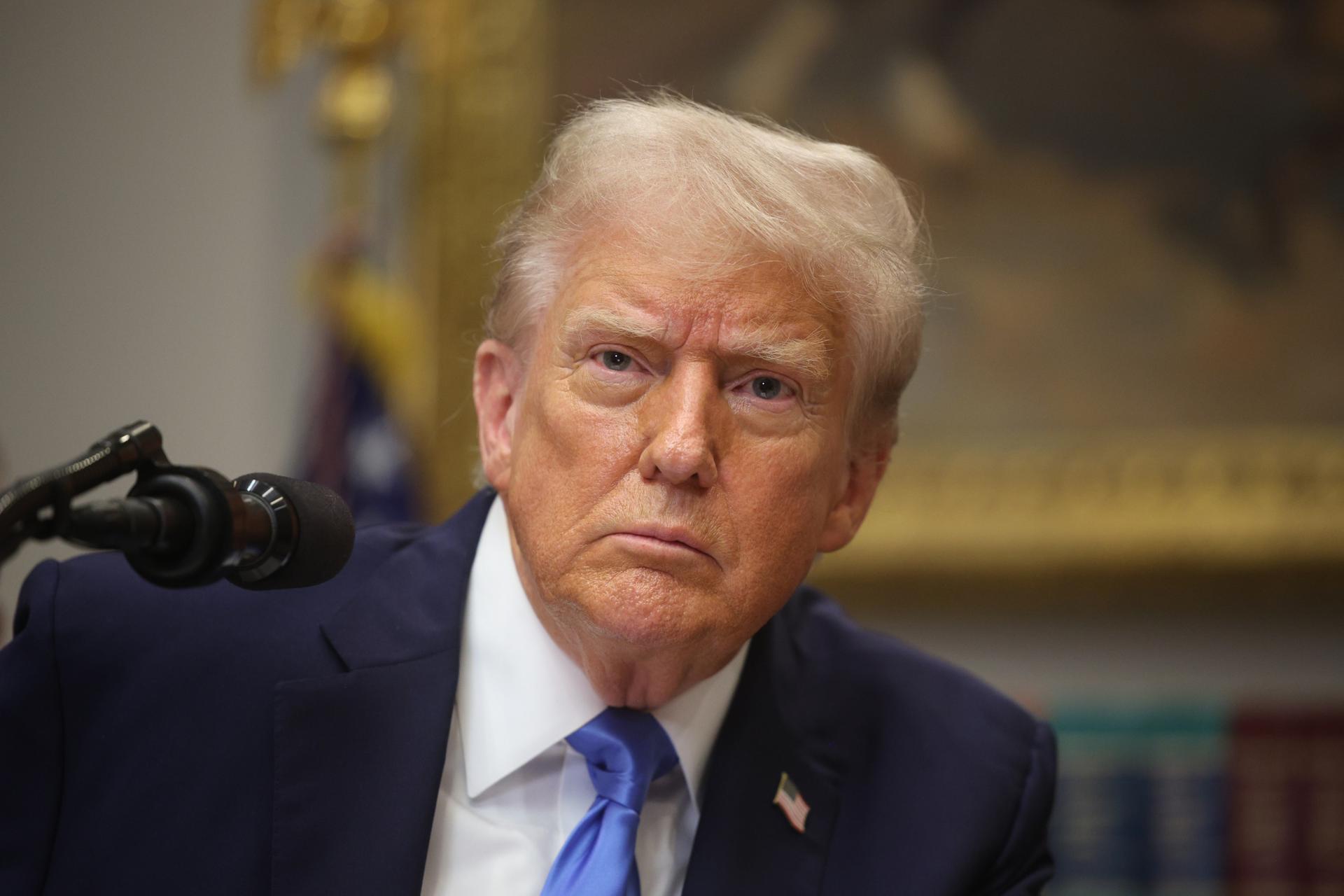 Fabricante de Tylenol rechaza afirmaciones de Trump sobre limitar su uso en embarazo