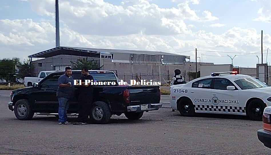 Choque entre taxi y pickup sobre la carretera federal; no reportaron lesionados