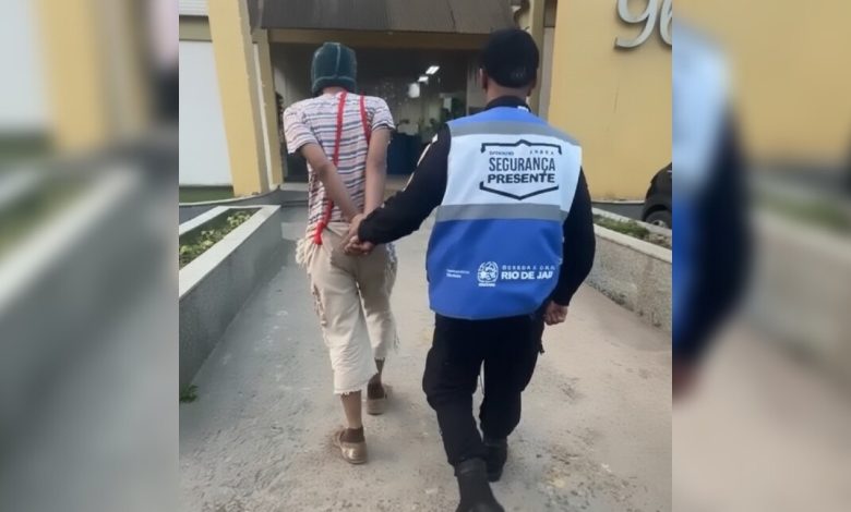 Detienen al Chavo del 8 por posesión de drogas