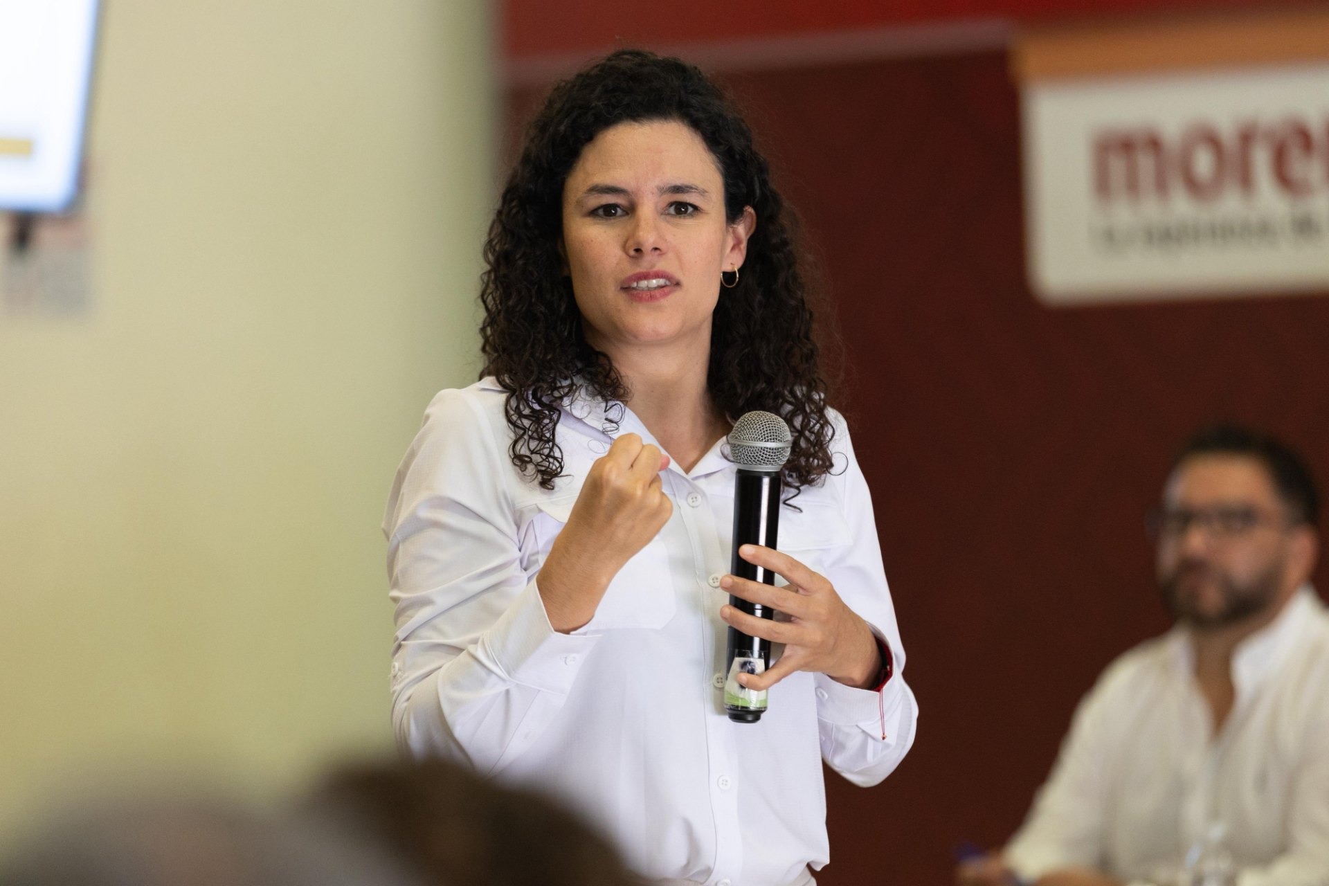 A partir de 2027, ningún familiar de funcionarios actuales podrá sucederlos: Luisa Alcalde