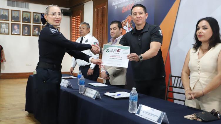 Concluyeron 25 policías de 9 municipios certificación D.A.R.E