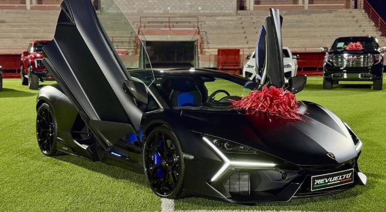 Ganó Lamborghini de $10 millones en rifa; ¡pagó $25 por el boleto!
