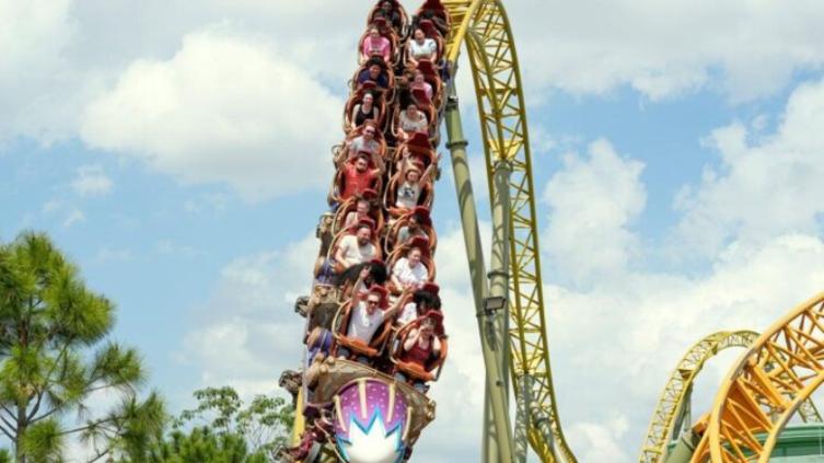 Murió tras subir a montaña rusa en Universal Orlando