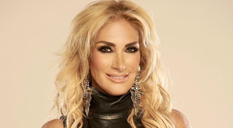 Este fue el acuerdo que hizo Adela Micha con Nodal para entrevistarlo