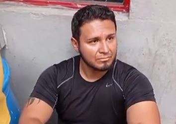 Descubren a sujeto grabando a menores en baños públicos