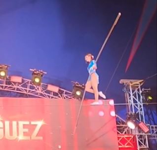 Trapecista colombiana cayó de la cuerda floja durante función