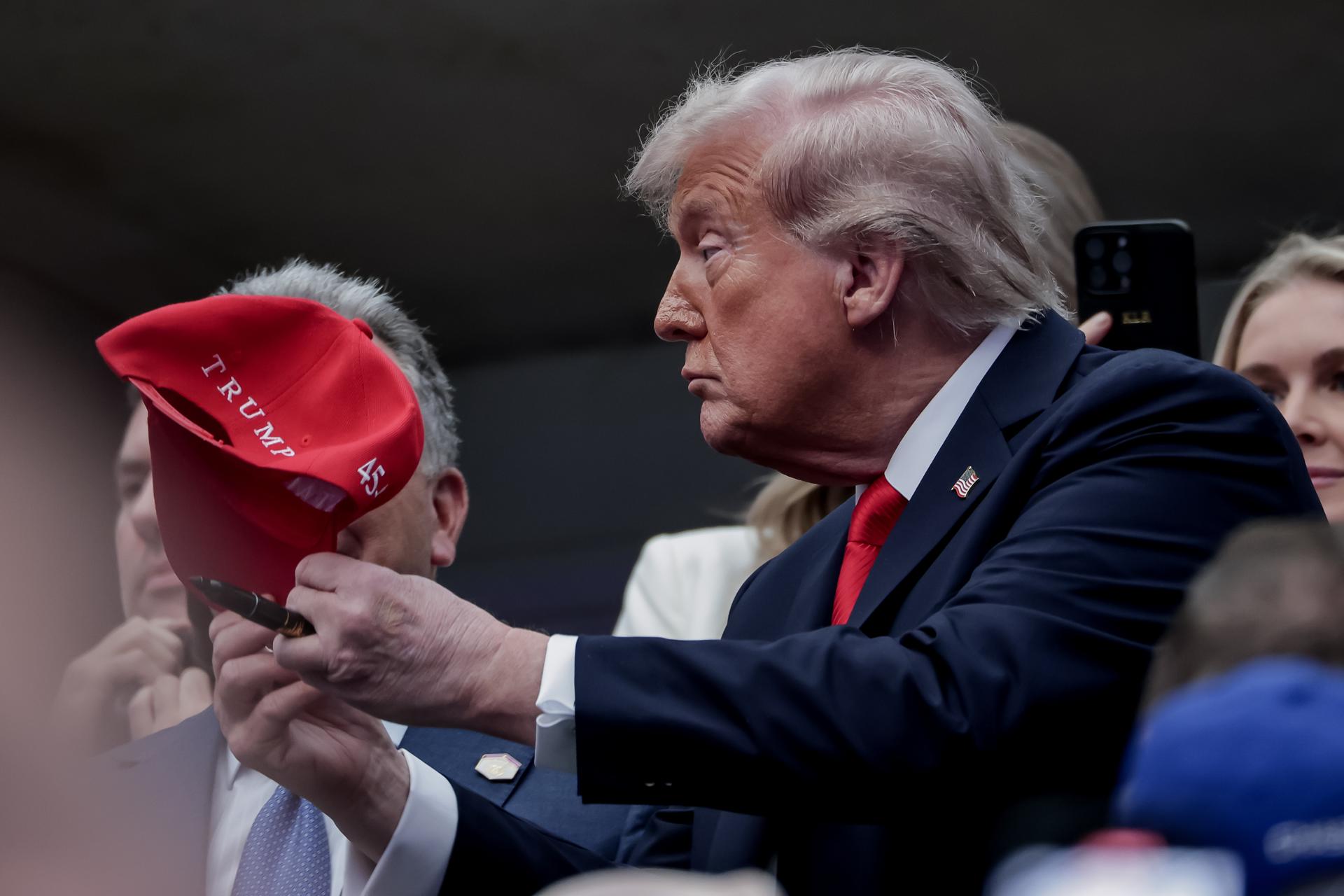 Tribunal de EE.UU. confirma multa a Trump de 83 mdd por difamar a escritora