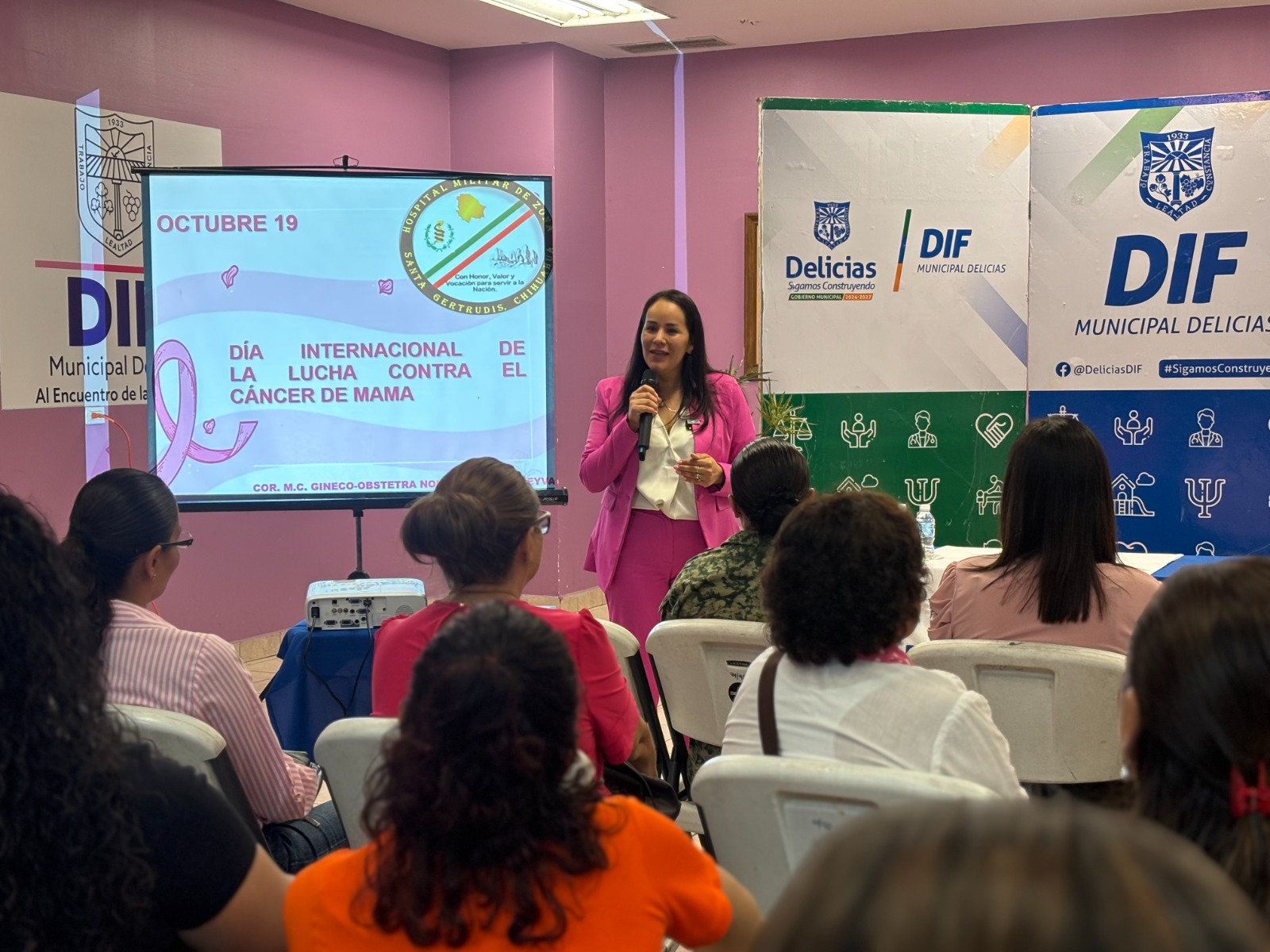 Impulsa DIF Delicias la prevención del cáncer de mama con conferencia médica militar