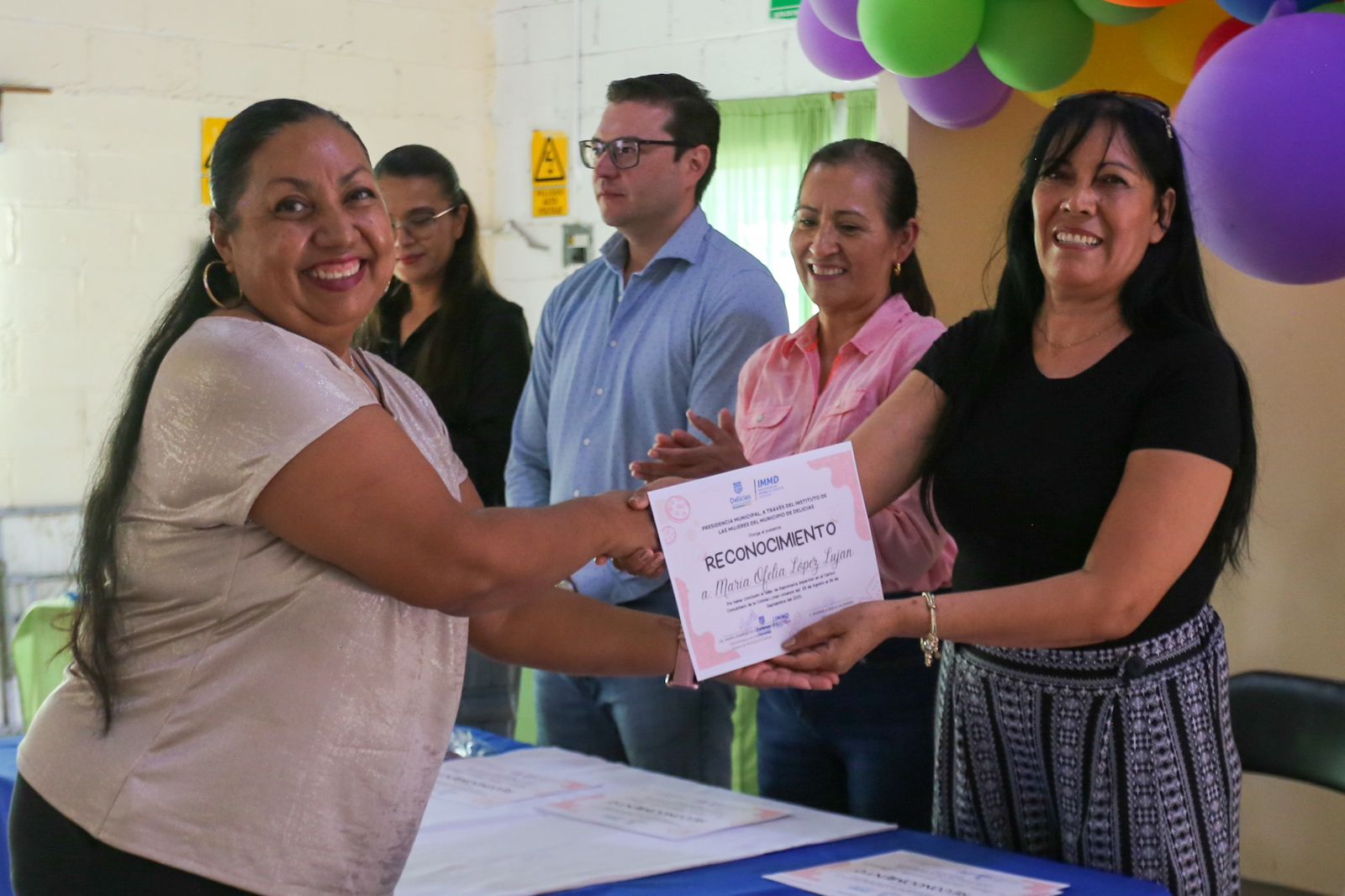 Concluye taller de repostería que impulsa el empoderamiento de 28 mujeres en Delicias