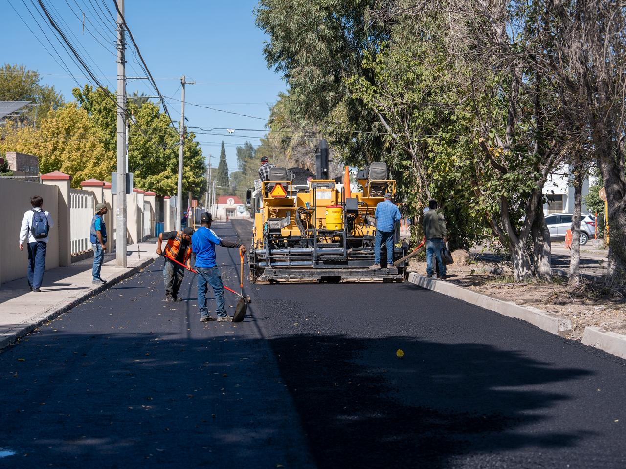 Avanza obra de pavimentación en la avenida Carlos Blake; prevén liberar vialidad este fin de semana