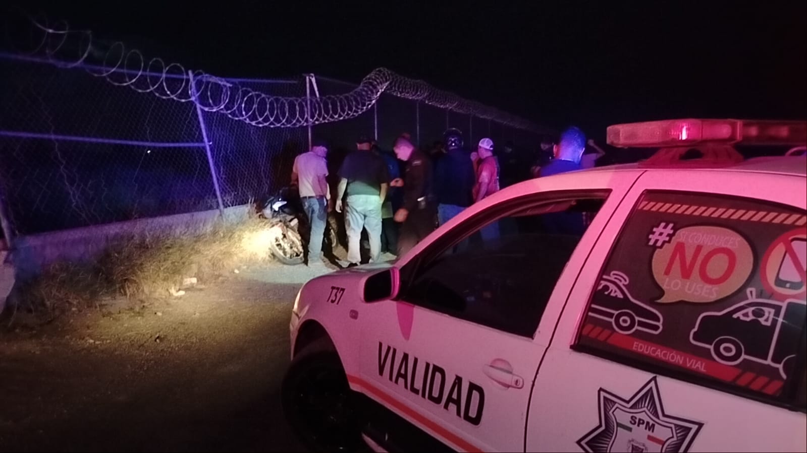 Motocicleta invadió carril y terminó chocando contra vehículo en Laderas del Norte