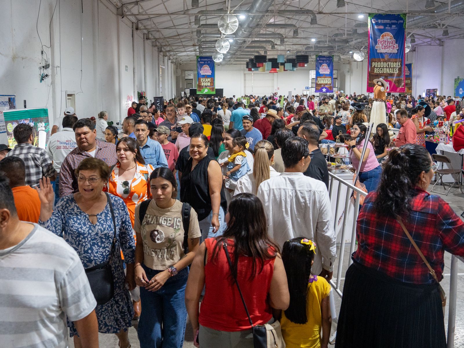 Encabeza alcalde Valenciano el Festival de la Cosecha que reunió a miles de visitantes en el Centro de Exposiciones de Delicias