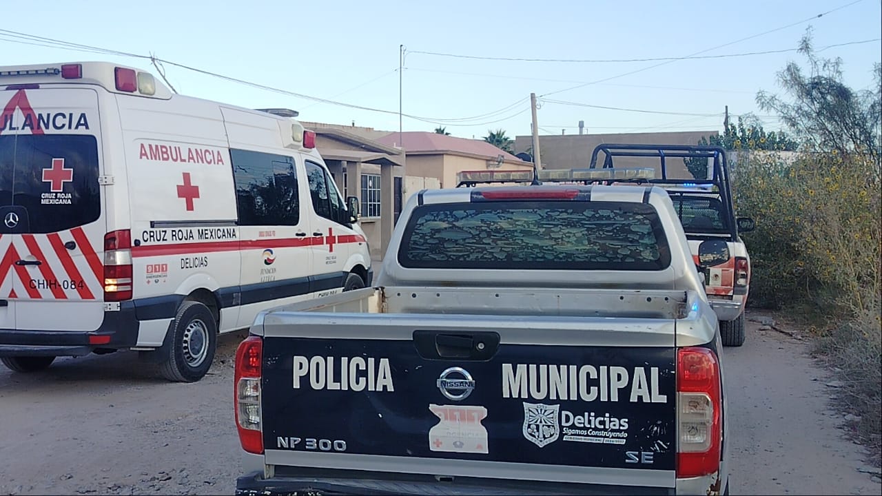 Tráiler tiró postes y cables en Lotes Urbanos generando cortocircuito e incendio en vehículo