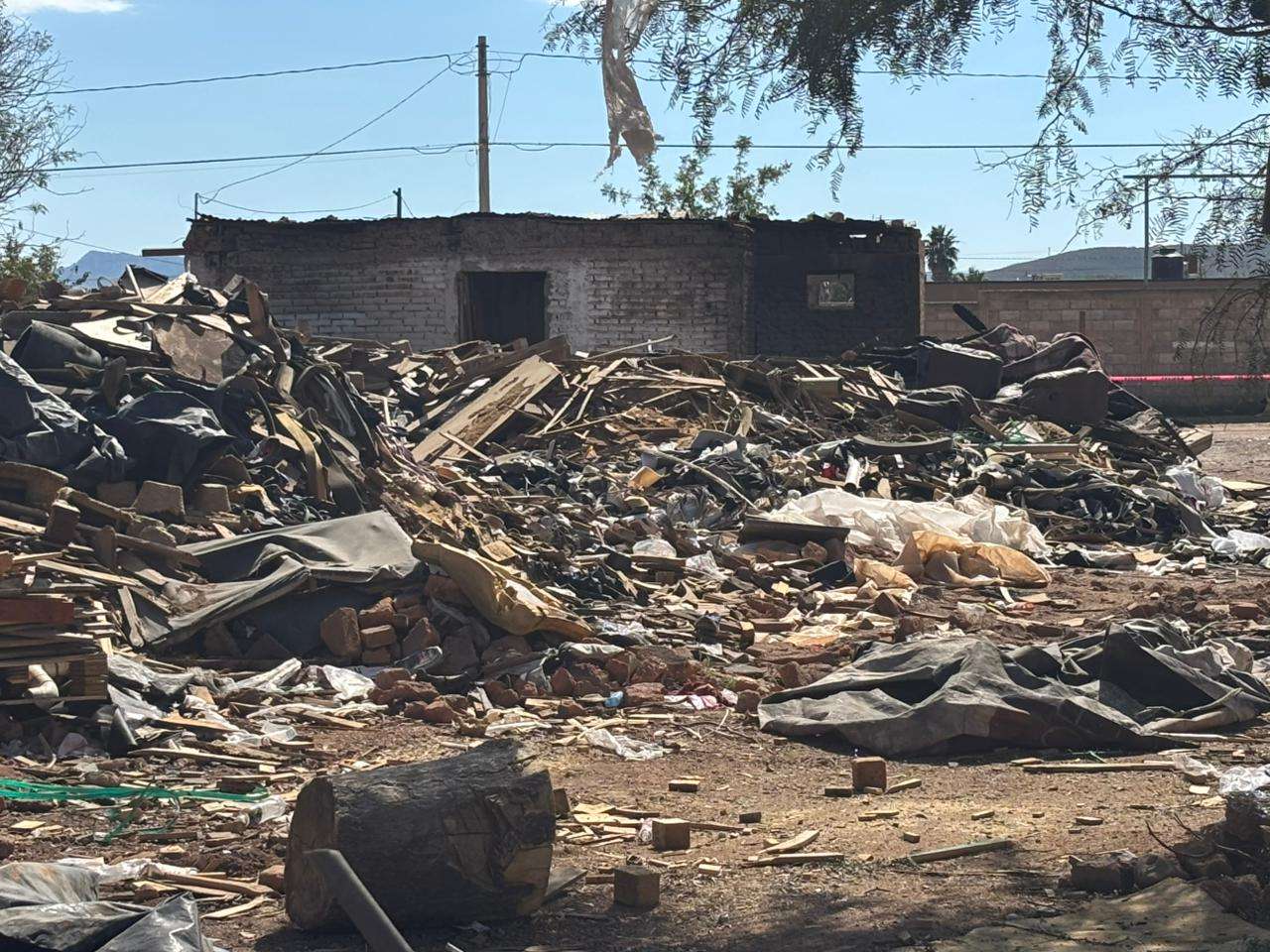 Encuentran a su hijo muerto en unas tapias; tenía 29 años y signos de violencia